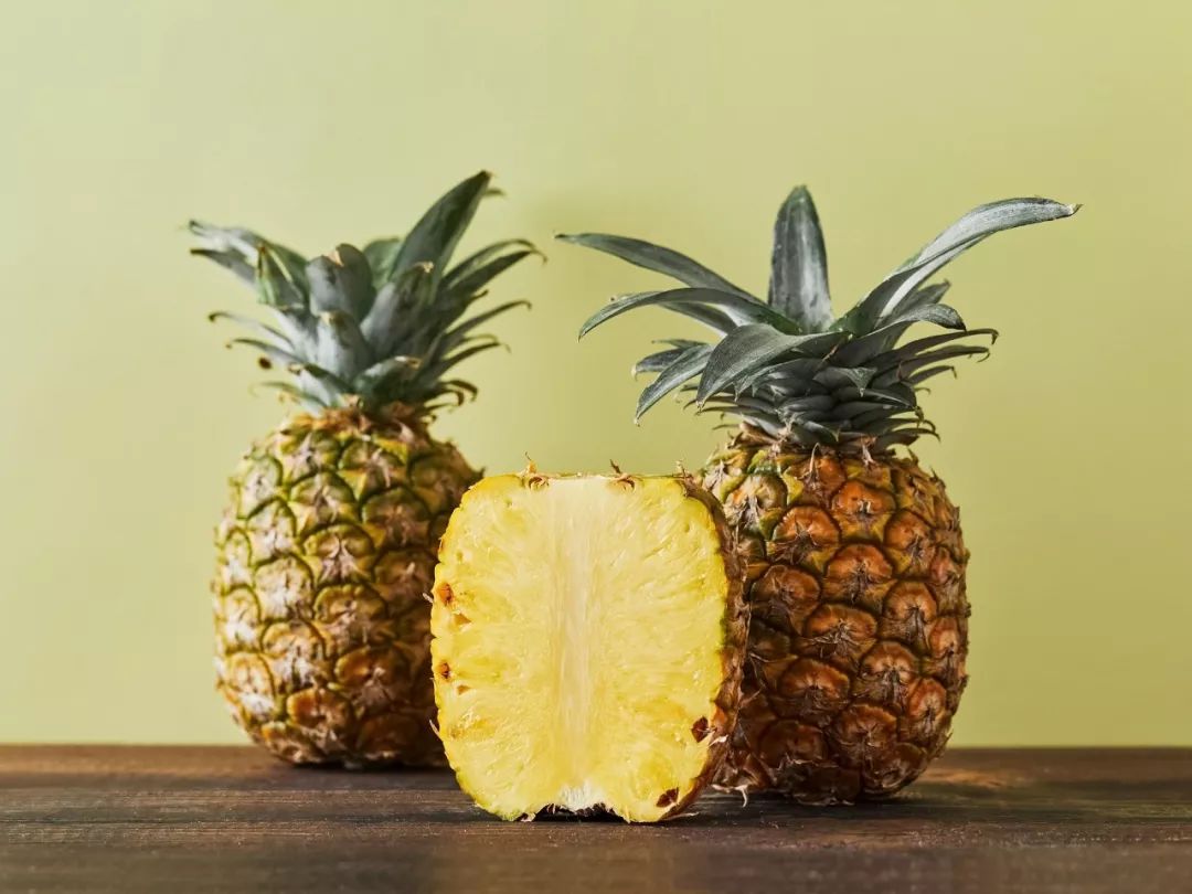 又香又甜的黄金凤梨，削了皮直接吃丨界界好物馆