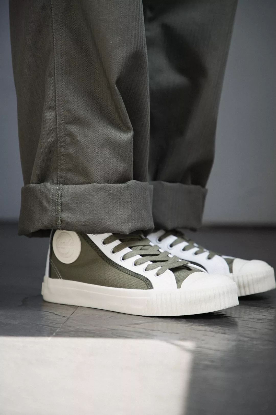 推荐女生穿的背带裤,敢穿背带裤的女孩