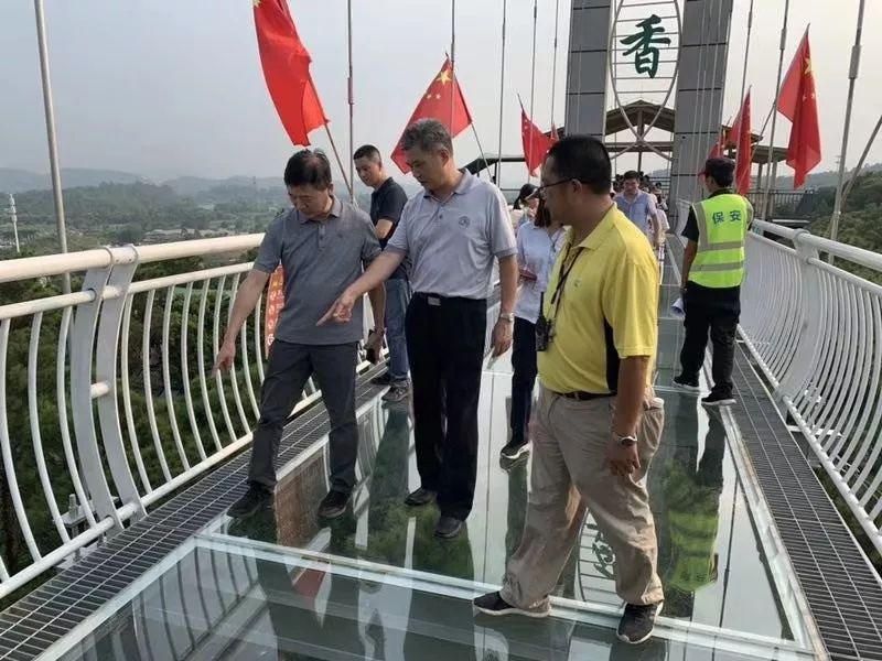 假日中一道靓丽的风景,假日里那个忙碌的身影