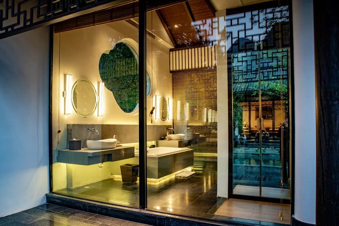 国庆在阳朔度过了不输巴厘岛的假期，全因这家藏在秘境山水里的宝藏酒店