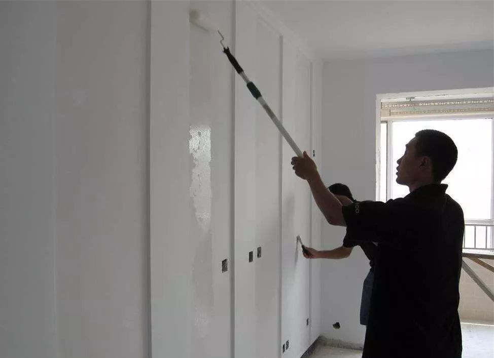 无纺布壁纸和墙布哪个更适合家庭,房屋装修乳胶漆壁纸墙布哪种好