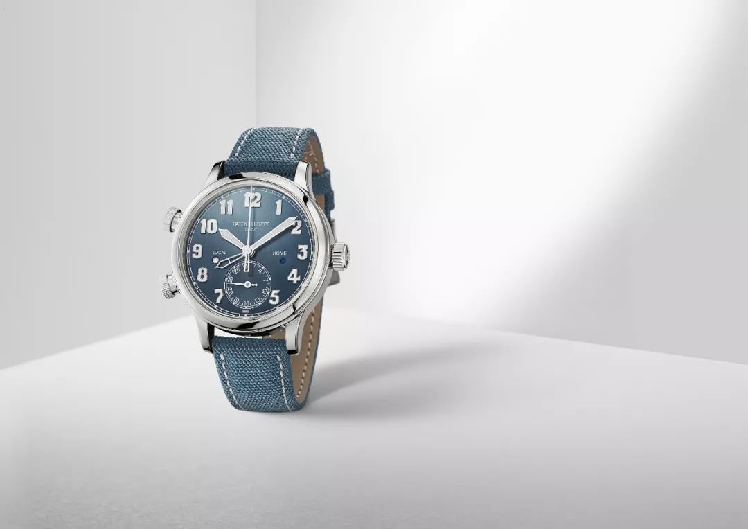 他一出现，所有爱表的人都屏住了呼吸