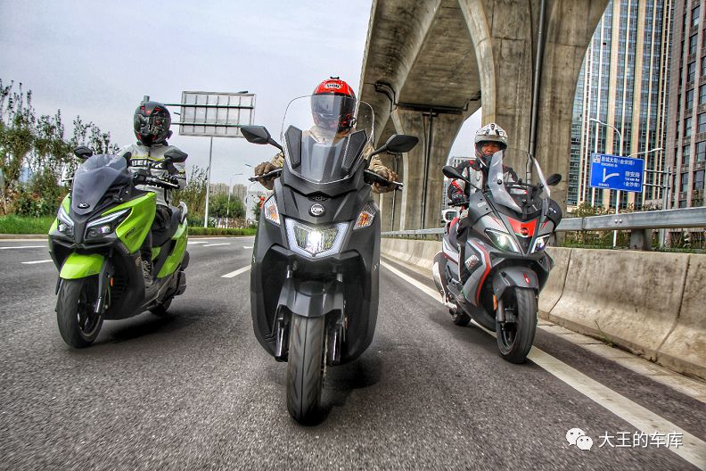 300cc大踏板不知道怎么选?看这篇准没错!——光阳CT300、三阳joymaxZ300、阿普利亚SRMAX300横评