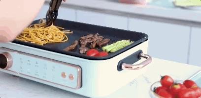 可煎可炒可炖的一款多功能锅,这款多功能锅可蒸可烤可煮