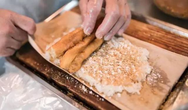 武汉：一碗热干面杀百鬼，一锅豆皮烫神仙