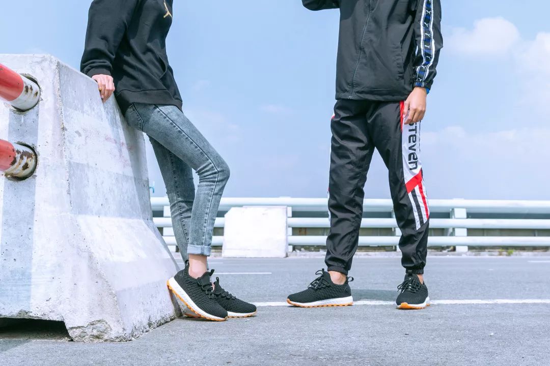 这双运动鞋竟然防水！暴雨大雪都不湿，还巨暖和