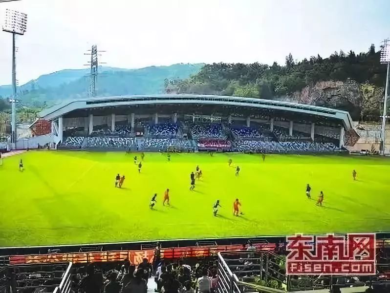 都说香槟是庆功酒，那为了这件事，我们得开200多瓶香槟