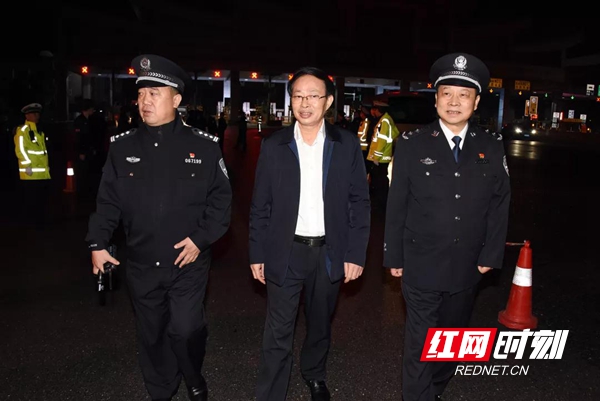 万警参战邵阳开展扫黑除恶集中清查行动