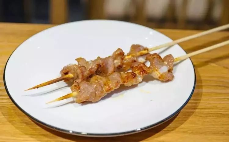 吾悦广场10元烧烤,吾悦烤鱿鱼10块钱9串