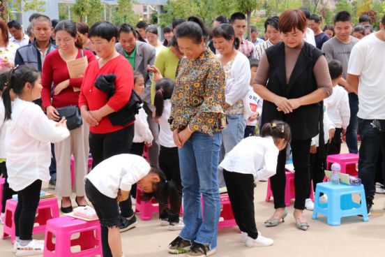 「文化晋宁」开笔启智慧书香润人生——昆阳二小新生的“开笔礼”