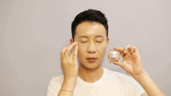 对抗岁月魔皱，护肤品能做的比你想象中更多...