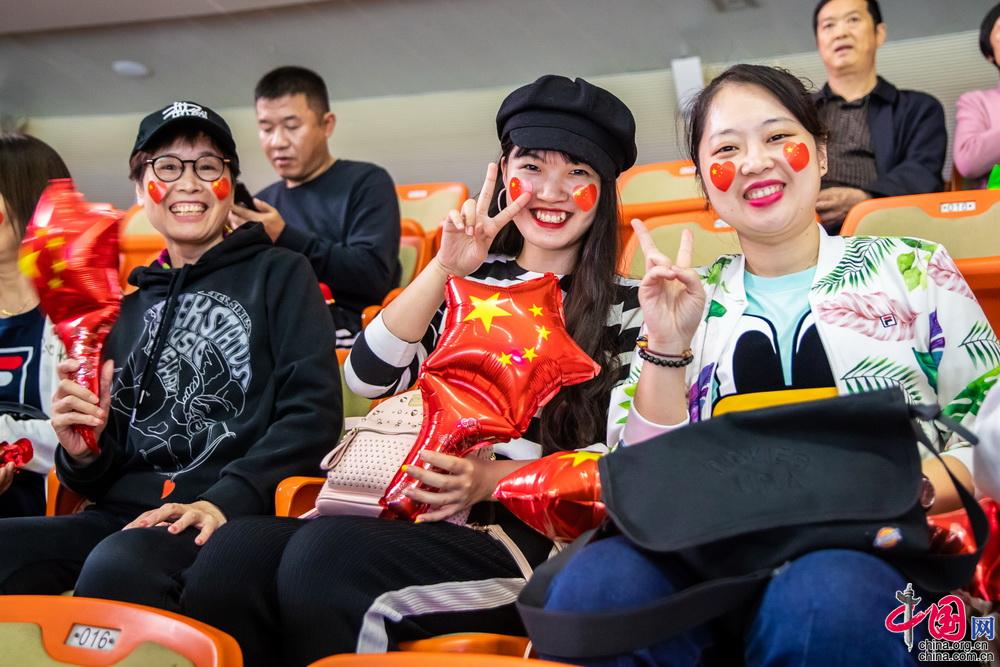 军运会赛场因你们更精彩观众热情助力运动健儿创佳绩