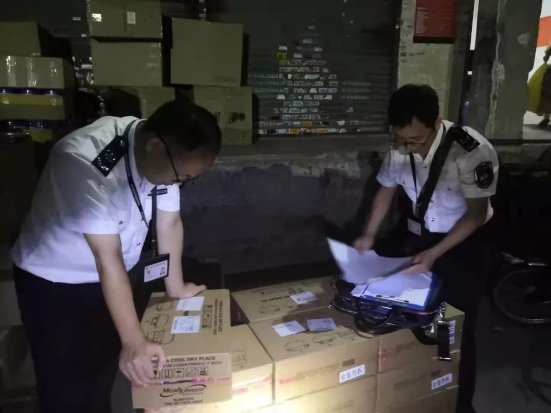 大量代购奶粉被查官方回应,代购假奶粉最新事件