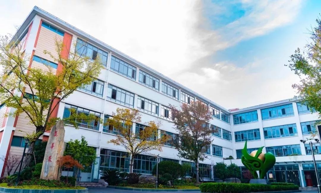 最新的青少年足球特色学校,浦东100所中小学