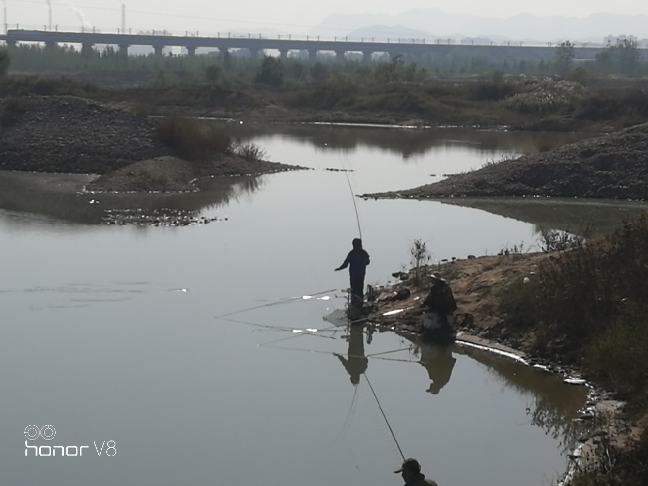 初春野河钓小杂鱼,野钓避杂鱼