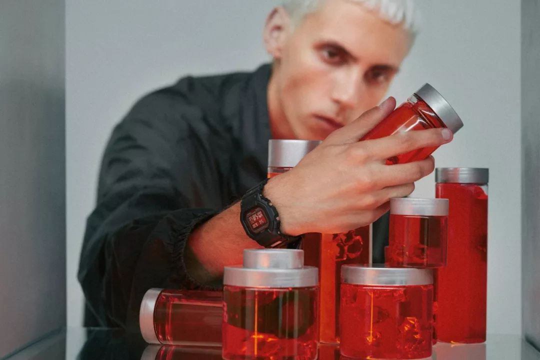 念想了十几年的“血屏”，如今要让你听个科幻故事