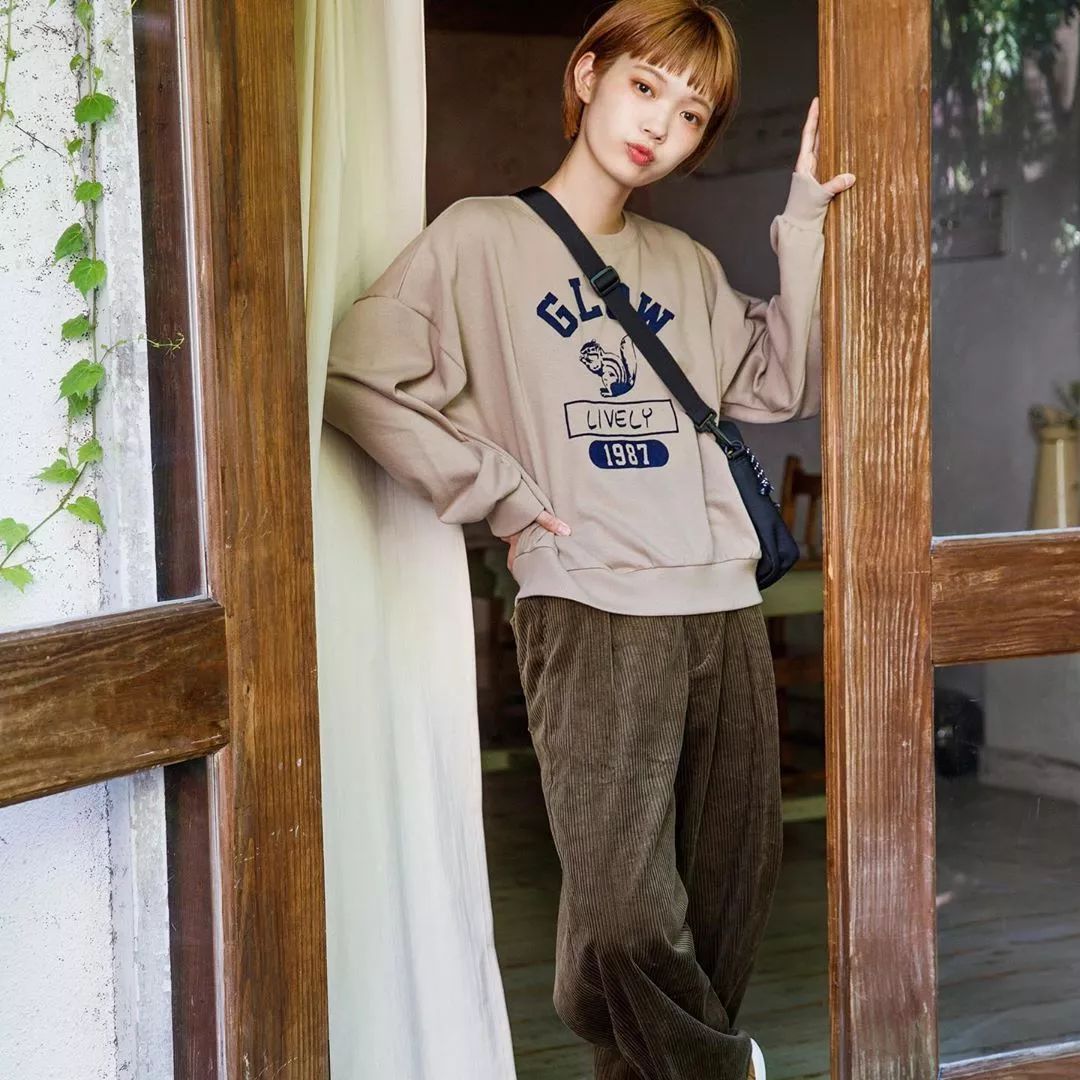 日杂少女改变风格,复古森女文艺优雅穿搭