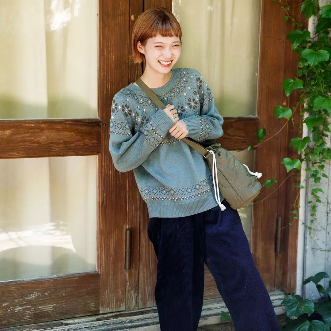 日杂少女改变风格,复古森女文艺优雅穿搭