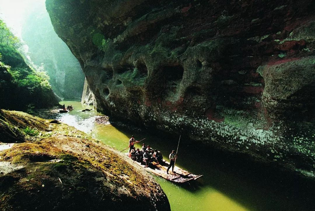 这条“藏在深闺人未识”的溪流,让你远离凡尘,沉醉于此