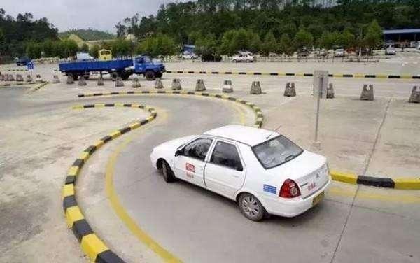 考驾照科目三只能考5次，科目四可以无限补考，原因是什么