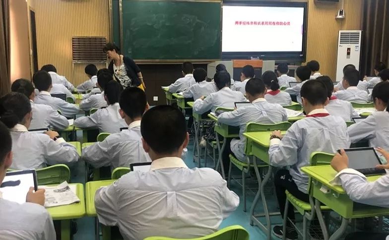 福州杨桥中学：*党**员先锋显风采引领教改见成效