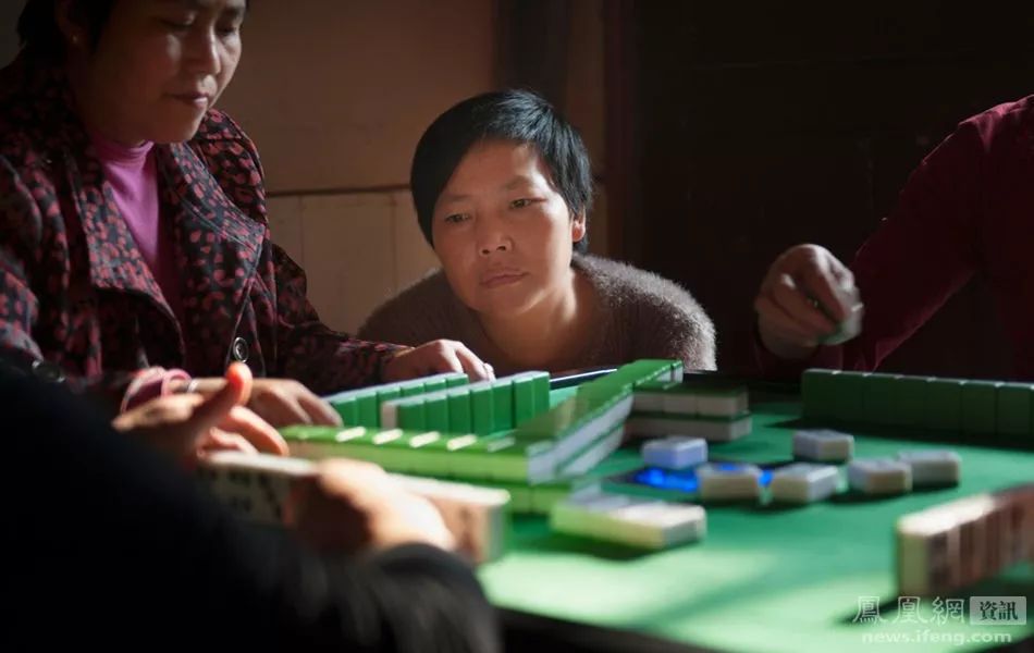 癌症患者挂尿袋和屎袋,患癌人身上带着尿袋