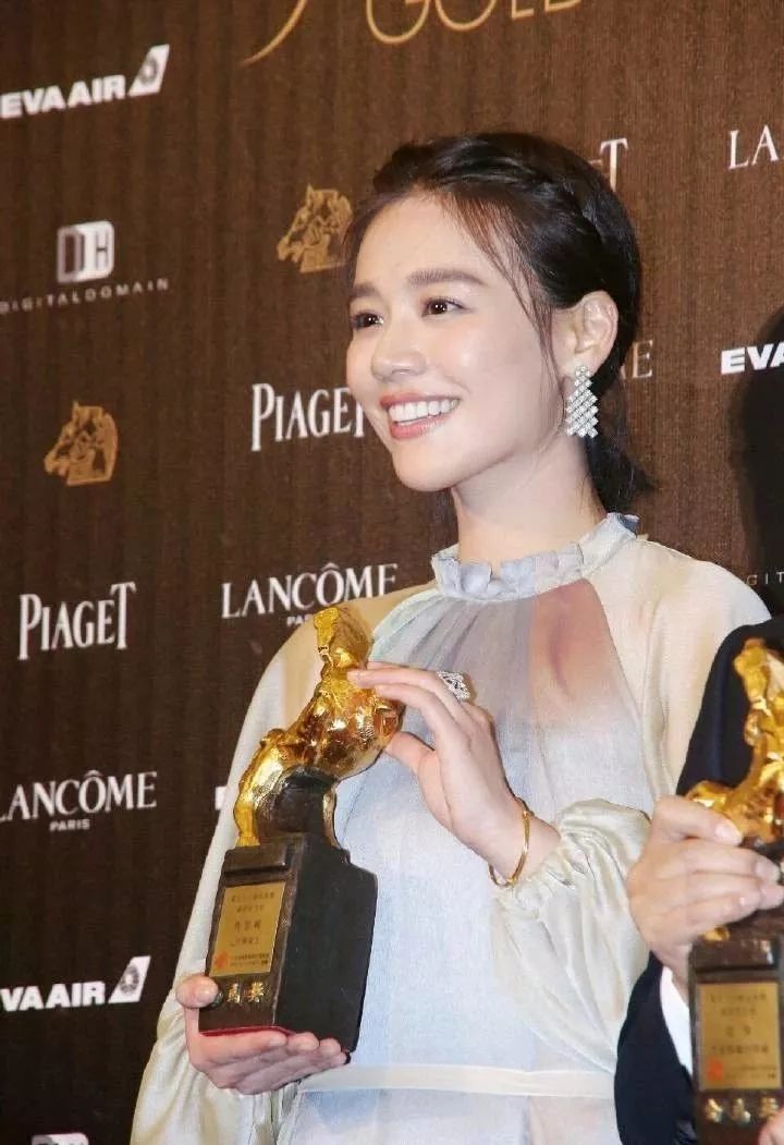 香奈儿发布会各路明星都来捧场,香奈儿回应包15分钟原视频