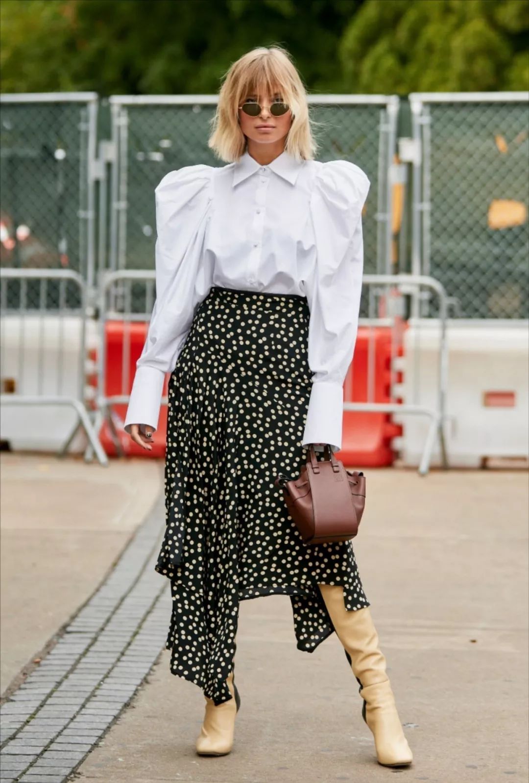 钟楚曦新中式穿搭同款,高级脸的钟楚曦独爱港风式穿搭