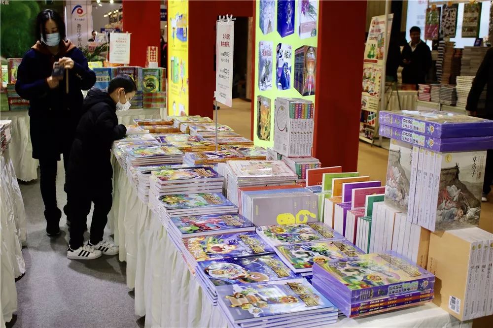 经典佳作诵读新时代，中少总社原创新品礼赞新中国