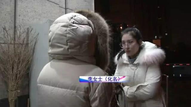 更衣室里有人与男子视频身边女子一丝不挂全被拍