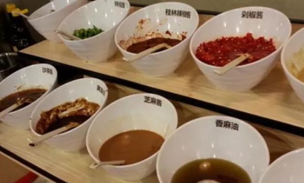 吃火锅时蘸料弄几份,吃火锅调的调料蘸酱