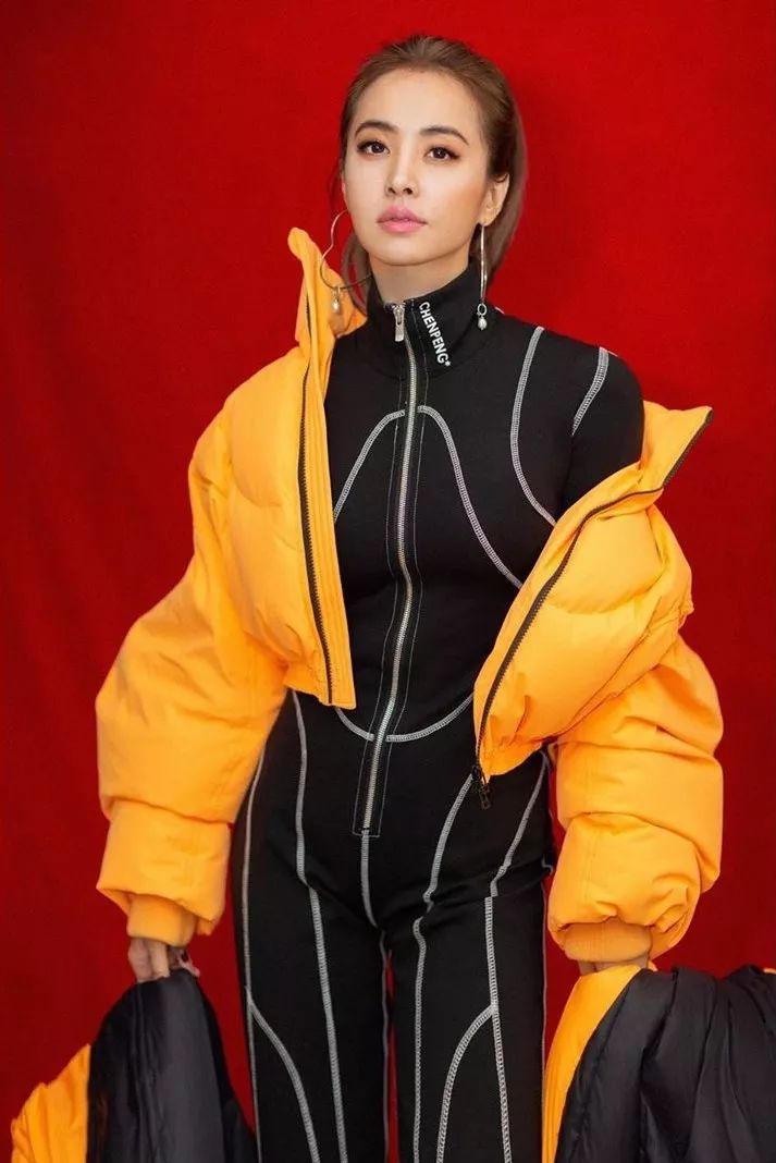 羽绒服4种穿搭技巧男,4种穿法红色大码羽绒服