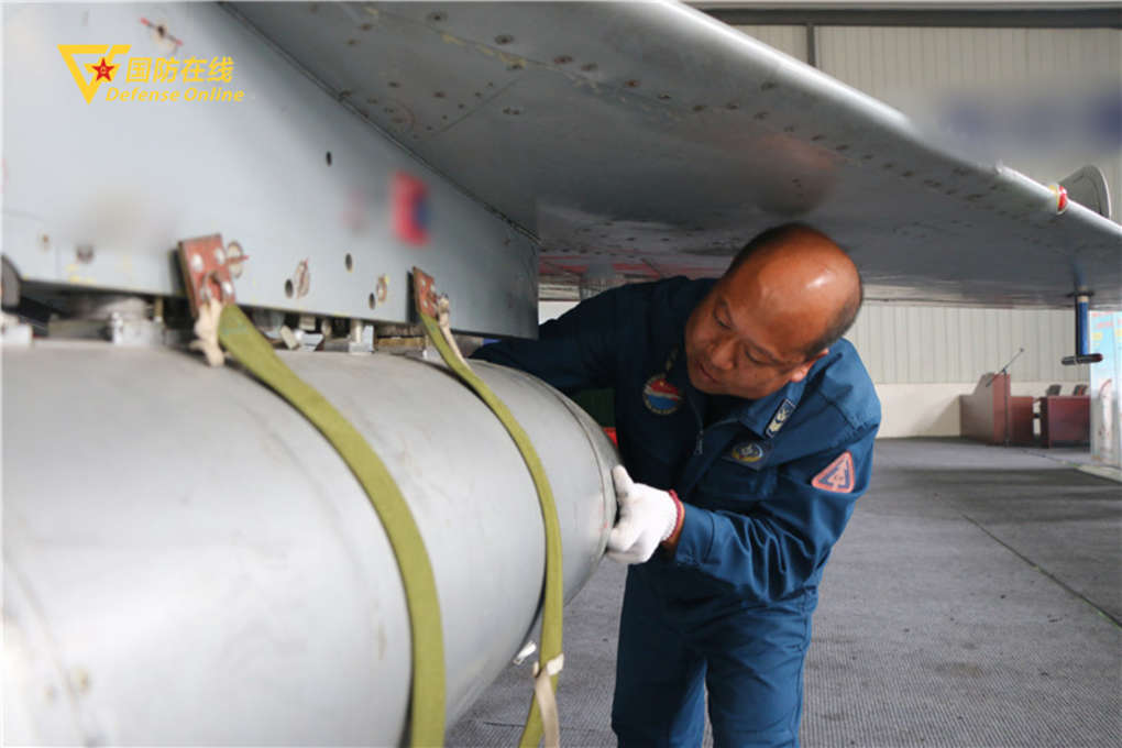 他们是军营“神医”,专治战机各种“疑难杂症”