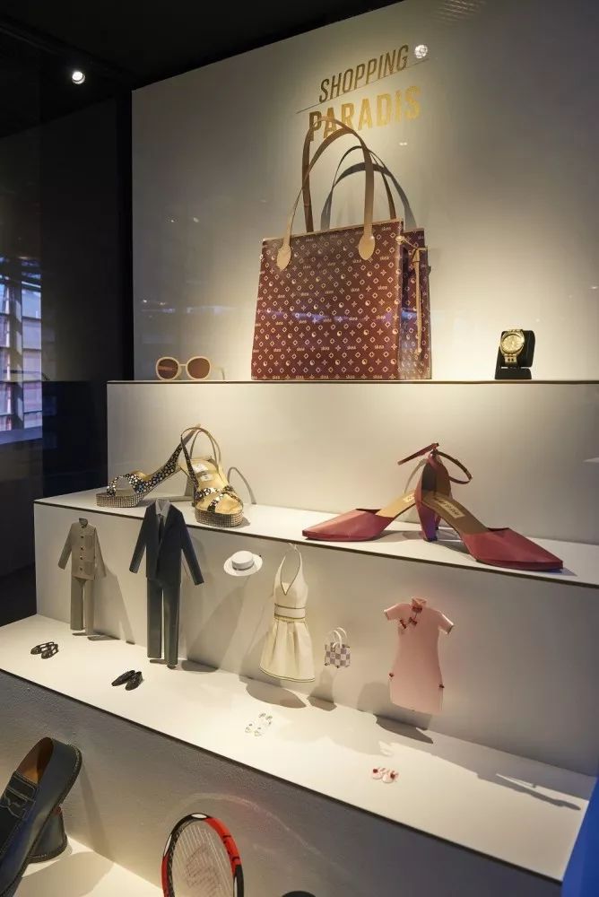 中国人烧给死人的纸扎，登上巴黎设计周，还被法国博物馆收藏