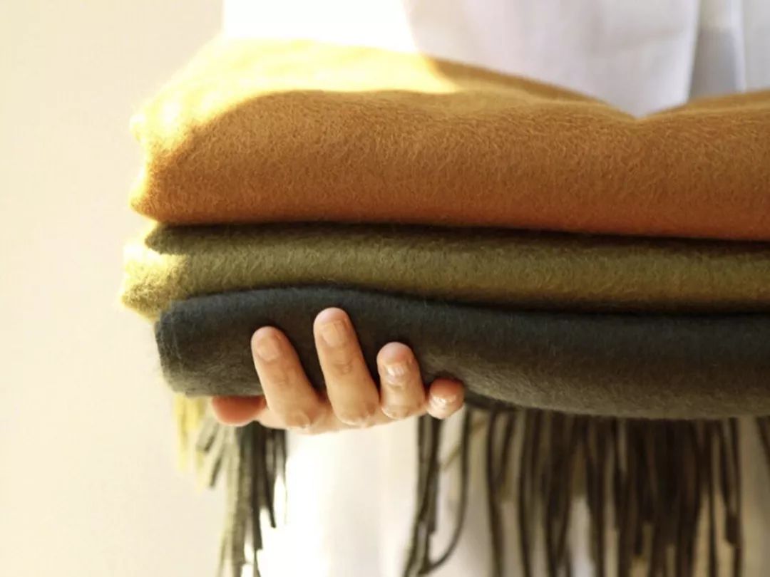 冬日保暖穿搭神器,提升穿搭氛围感的秋冬围巾推荐