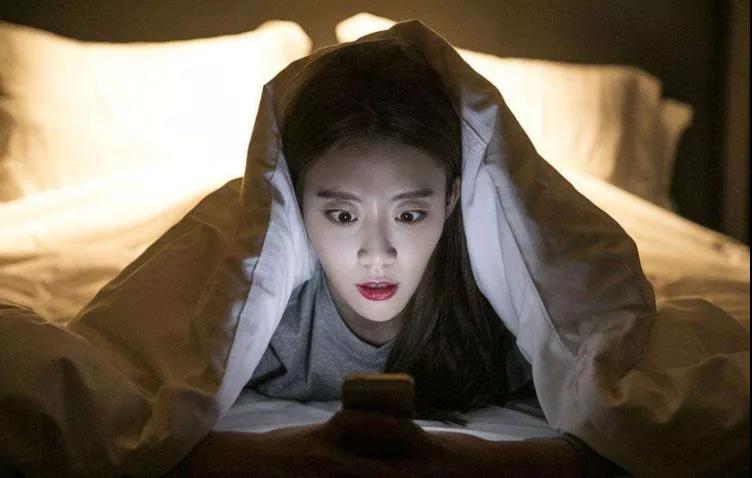 酒店里床尾那个布是什么啊,酒店床尾放块布是什么意思