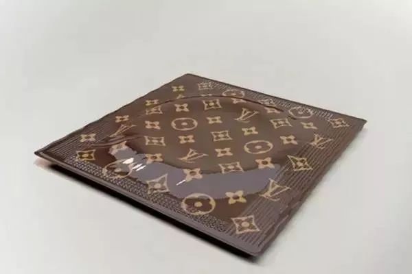 ysl圣罗兰有避孕套吗 (圣罗兰ysl避孕套)