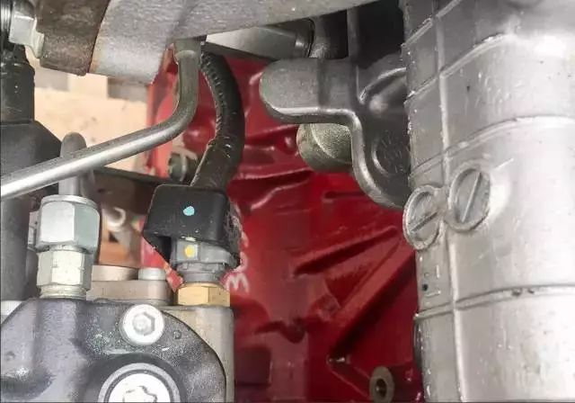 挖机上各种电磁阀的作用,修挖机测液压表