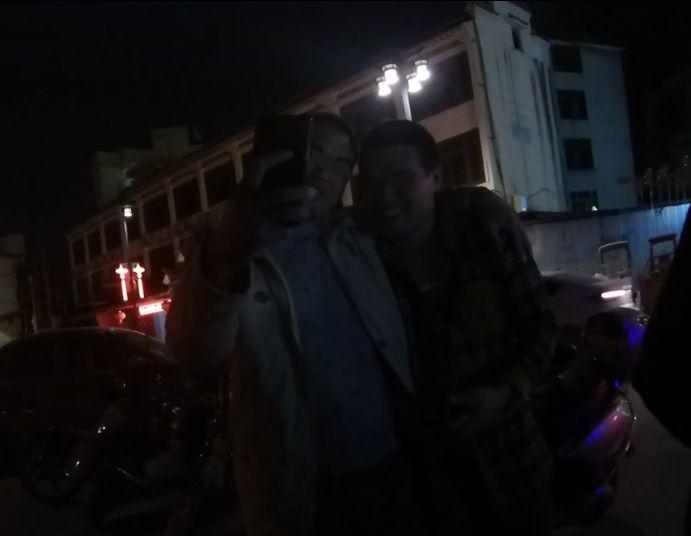 男子买二手房455万发现惊天秘密,近日男子花700万买豪宅还没住