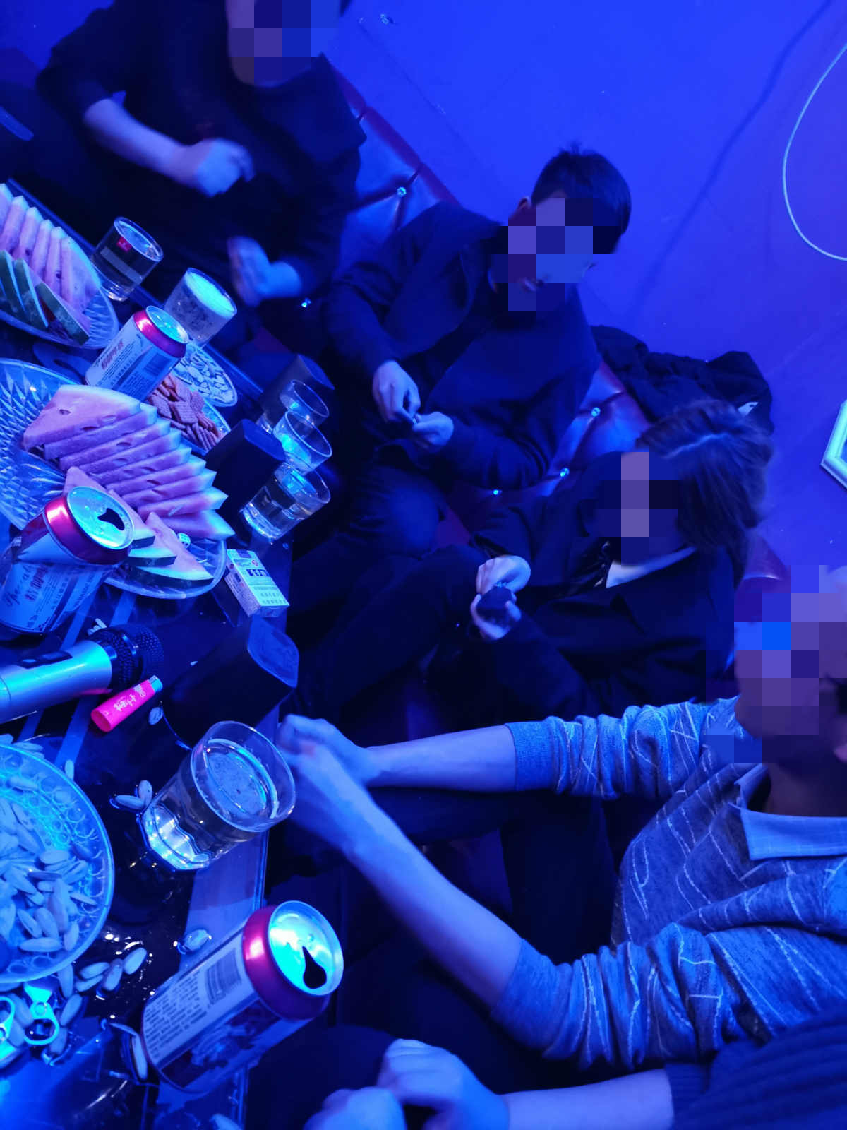 绂瑰窞濂冲瓙琚獥,15宀佸コ瀛╄楠楀埌ktv涓婄彮