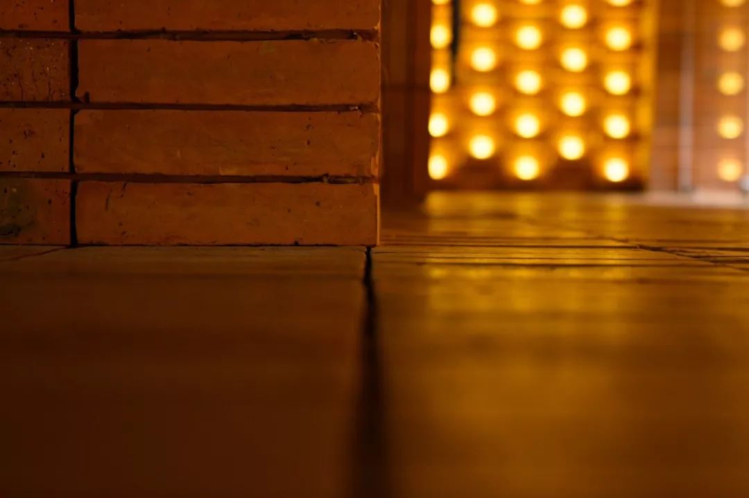 30岁入选福布斯的设计怪咖，竟把“按摩房”做成了冥想佛堂