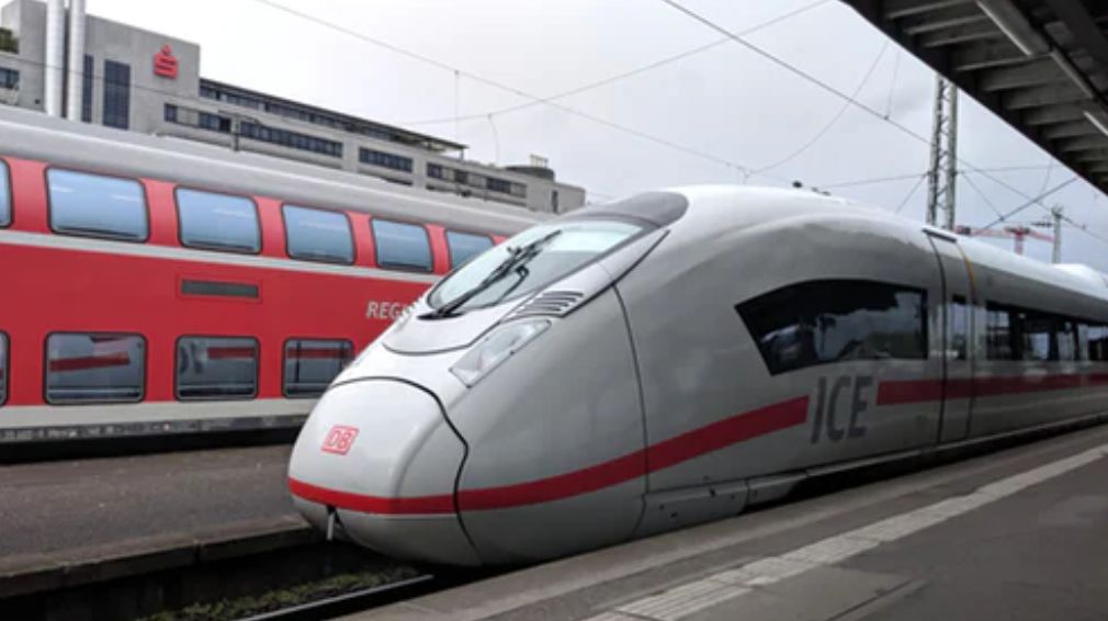 拼多多不是下沉第一，瑞幸“反超”星巴克……一文看穿2020年的8个商业趋势