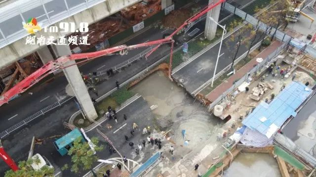 万家丽路大润发附近路面塌陷,万家丽路塌陷路况