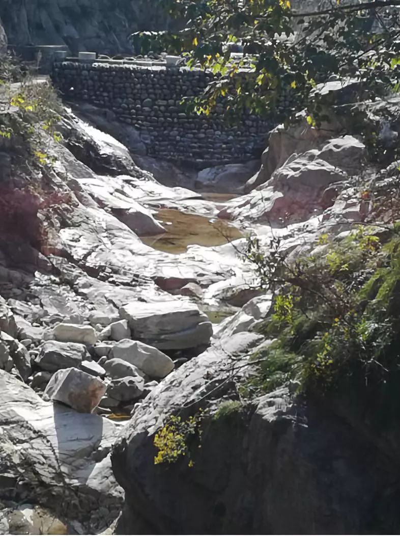 峪的读音和含义,峪的意思和含义