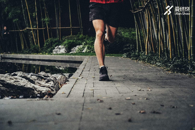 asics跑鞋评测metarun,asics测评视频