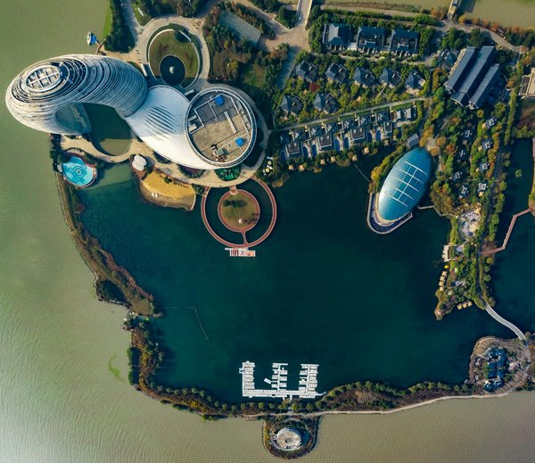 飞洲文旅集团和圣峰文旅两大集团强强联手,共创生态旅游新模式