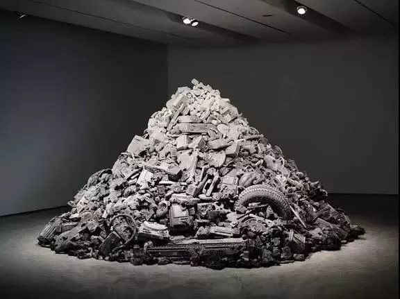 看他的“时间废墟”，世界观崩塌