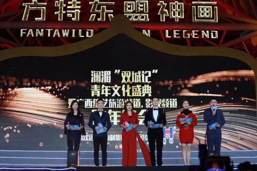 南宁无人机最新消息,广西南宁1000架无人机矩阵光影秀