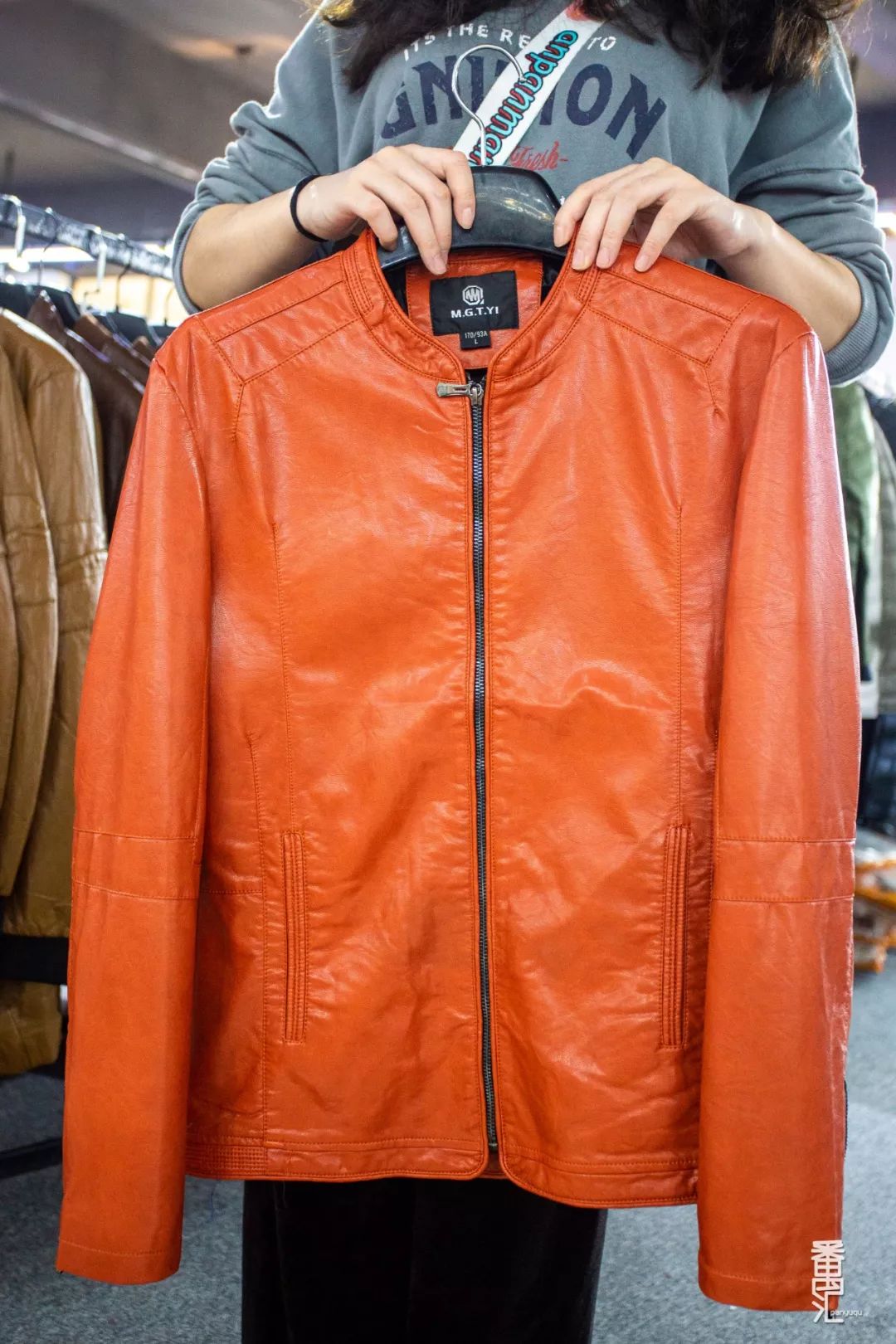 南村工厂特卖店,广州番禺南村特卖场服装