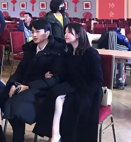 旧情再提，冷眼相对，娱乐圈小甜甜又双叒被曝婚变？